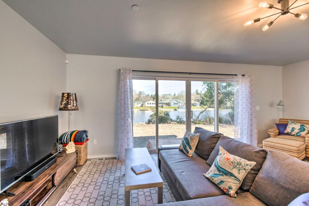 Canal Cottage Retreat With Dock And Waterfront Views أوشن شورز المظهر الخارجي الصورة