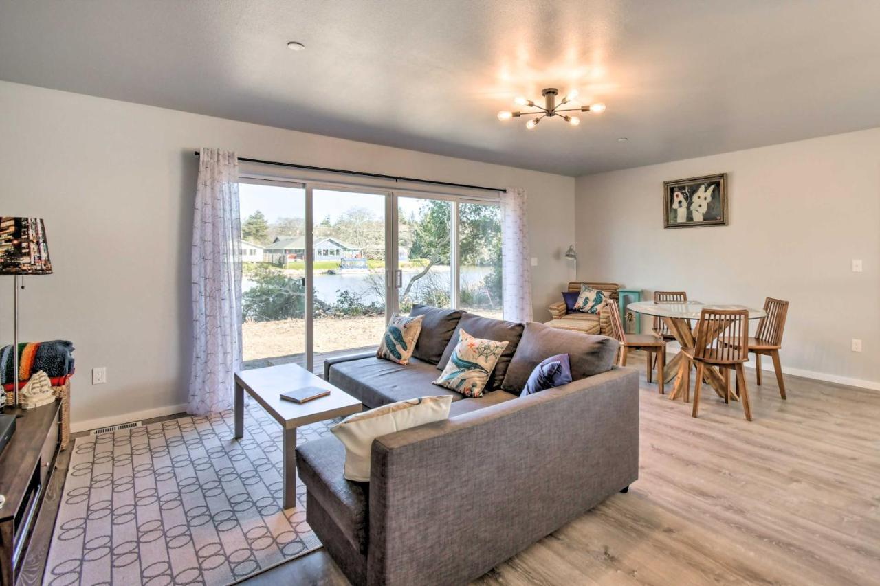 Canal Cottage Retreat With Dock And Waterfront Views أوشن شورز المظهر الخارجي الصورة