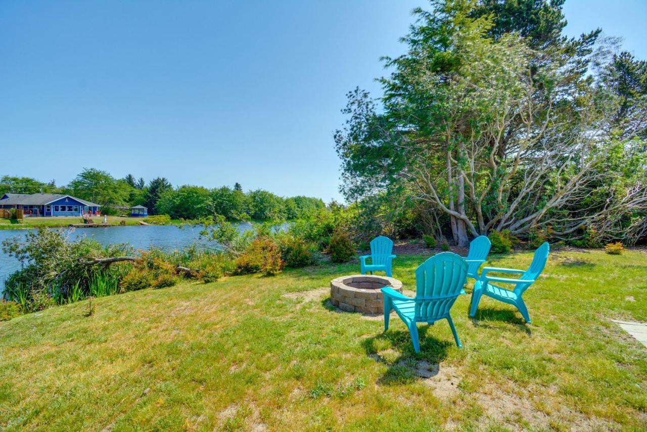 Canal Cottage Retreat With Dock And Waterfront Views أوشن شورز المظهر الخارجي الصورة